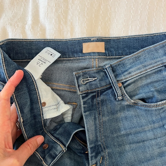 MOTHER The Weekender Ankle Fray Jeans Wild Wash Size 26 - Picture 6 of 8